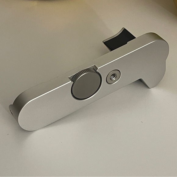 Leica Handgrip M10 M10P Silver 24019 - Picture 5 of 6